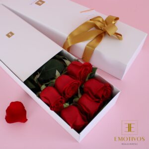 Caja con 6 Rosas